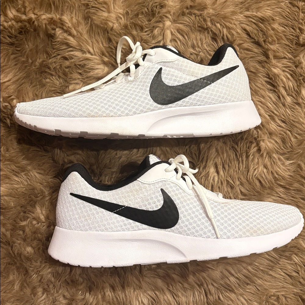 Nike Women’s Tanjun Running Shoes - Picture 5 of 9